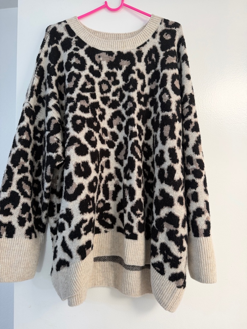 Vince Camuto Cream and Black Leopard-Print Crewneck Sweater